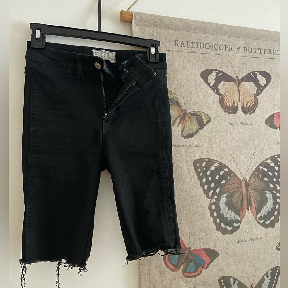 Free People So Chic Black Stretch Black Denim Biker Shorts • Size 25